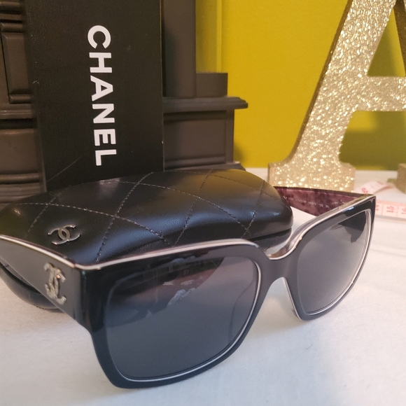 🔥 CHANEL BLACK SUNGLASSES WITH PURPLE PINK INNER COLOR - Picture 2 of 11